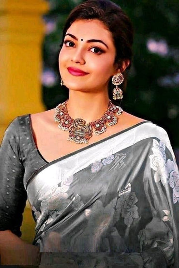 Gorgeous Jacquard Weaving Banarasi Silk Blend Sarees